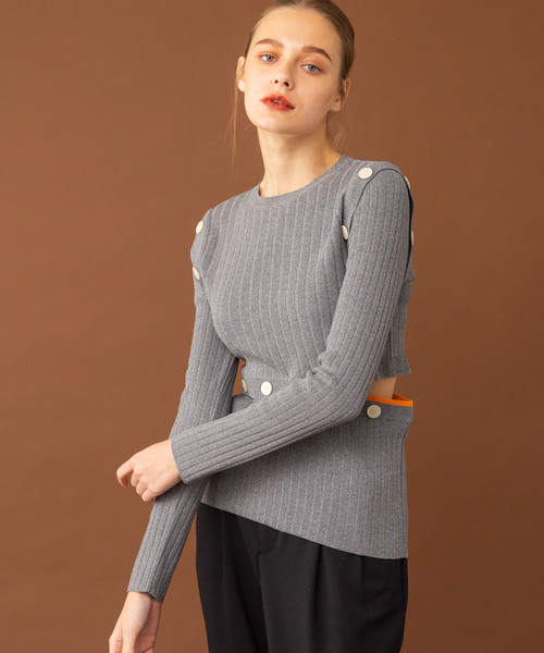UNITED TOKYO（ユナイテッドトウキョウ）の「チェーンボタンアレンジニット（ニット/セーター・レディース・グレー/ブラック/ベージュ・1）」の5枚目の写真