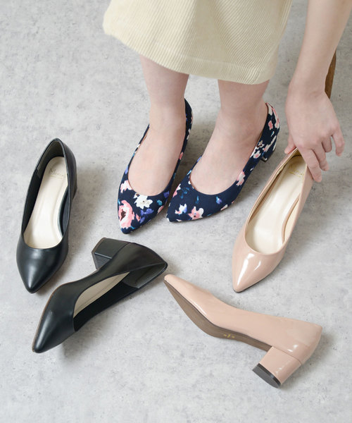 menue(メヌエ)の「freely(フリーリー) 幅広 4E ポインテッドトゥ チャンキーヒール パンプス(パンプス・レディース・グレイッシュベージュ/その他/ピンクベージュ/ライトグレー/アイボリー/ブラック系その他/ブラック系その他2/ブラック/ベージュ系その他/ダークブラウン/スモークピンク・24.5cm/25.0cm/23.0cm/26.0cm/23.5cm/22.0cm/24.0cm/25.5cm/22.5cm/21.5cm)」の18枚目の写真