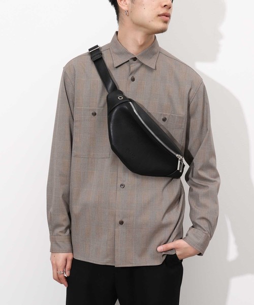 ADAM ET ROPE'（アダムエロペ）の「[cesse］フェイクレザーボディバッグ（ボディバッグ/ウエストポーチ・メンズ・ブラック・FREE）」の5枚目の写真