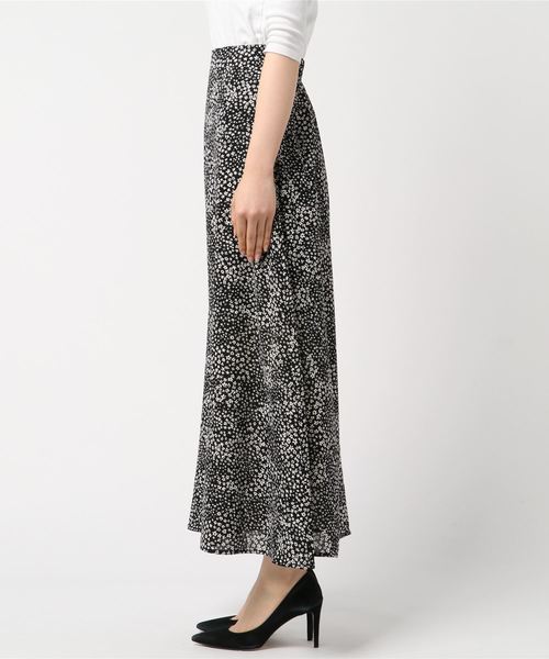 flower（フラワー）の「ペイントフラワースカート（スカート・レディース・ブラック/ベージュ/ブルー・FREE）」の5枚目の写真