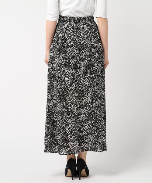 flower（フラワー）の「ペイントフラワースカート（スカート・レディース・ブラック/ベージュ/ブルー・FREE）」の4枚目の写真