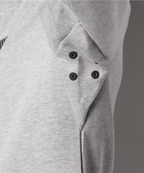 And A（アンドエー）の「NIKE TECH 98 TRACK JACKET（ジャージ・メンズ・ブラック/グレー/ネイビー・MEDIUM/SMALL/LARGE）」の13枚目の写真