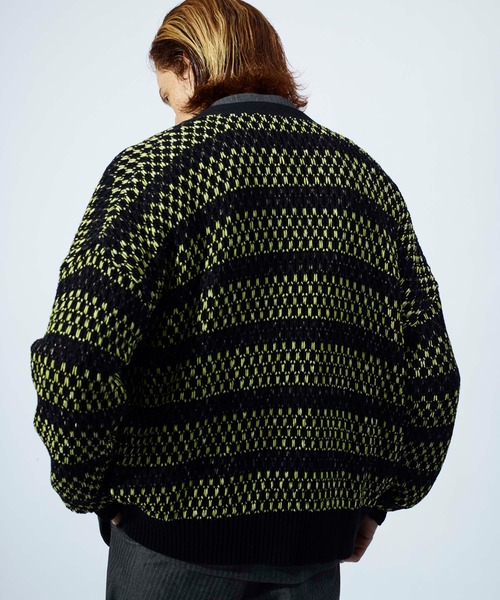 MAISON SPECIAL（メゾンスペシャル）の「タックジャガードボーダーオーバーサイズVネックカーディガン 【MAISON SPECIAL/メゾンスペシャル】（カーディガン/ボレロ・メンズ・ブラック/ネイビー・44/46）」の6枚目の写真