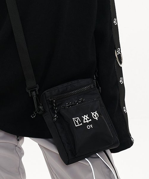 OY(オーワイ)の「3ロゴミニクロスサコッシュバッグ/BAG(ボディバッグ/ウエストポーチ・メンズ・ブラック・FREE)」の5枚目の写真