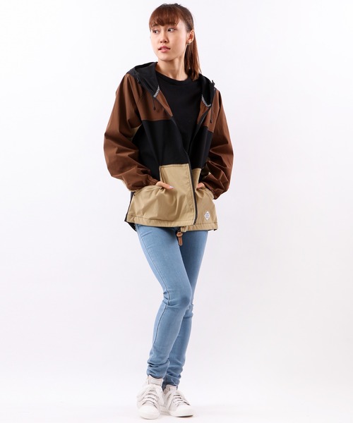 POWER TO THE PEOPLE（パワートゥーザピープル）の「【POWER TO THE PEOPLE】パッカブル ムービングストレッチ 配色切替マウンテンパーカー（マウンテンパーカー・メンズ・ベージュ/マルチ/ブラック/レッド/ブラウン・L/M/S/LL）」の18枚目の写真