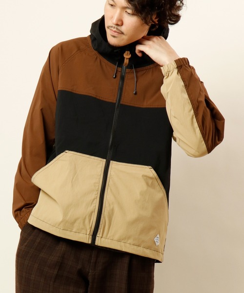 POWER TO THE PEOPLE（パワートゥーザピープル）の「【POWER TO THE PEOPLE】パッカブル ムービングストレッチ 配色切替マウンテンパーカー（マウンテンパーカー・メンズ・ベージュ/マルチ/ブラック/レッド/ブラウン・L/M/S/LL）」の13枚目の写真