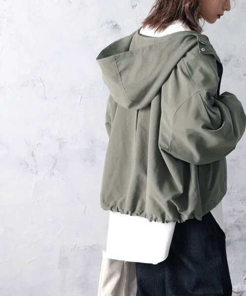classicalelf(クラシカルエルフ)の「ぽってり袖の愛されシルエット。春まで使えるミドル丈ボリュームスリーブマウンテンパーカー(マウンテンパーカー・レディース・ブラック/ベージュ/カーキ/ピンク/キャメル/グリーン・MEDIUM/LARGE/X-LARGE)」の18枚目の写真