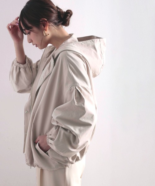 classicalelf(クラシカルエルフ)の「ぽってり袖の愛されシルエット。春まで使えるミドル丈ボリュームスリーブマウンテンパーカー(マウンテンパーカー・レディース・ブラック/ベージュ/カーキ/ピンク/キャメル/グリーン・MEDIUM/LARGE/X-LARGE)」の17枚目の写真