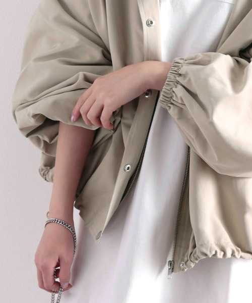 classicalelf(クラシカルエルフ)の「ぽってり袖の愛されシルエット。春まで使えるミドル丈ボリュームスリーブマウンテンパーカー(マウンテンパーカー・レディース・ブラック/ベージュ/カーキ/ピンク/キャメル/グリーン・MEDIUM/LARGE/X-LARGE)」の9枚目の写真