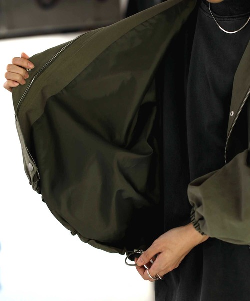 classicalelf(クラシカルエルフ)の「ぽってり袖の愛されシルエット。春まで使えるミドル丈ボリュームスリーブマウンテンパーカー(マウンテンパーカー・レディース・ブラック/ベージュ/カーキ/ピンク/キャメル/グリーン・MEDIUM/LARGE/X-LARGE)」の21枚目の写真