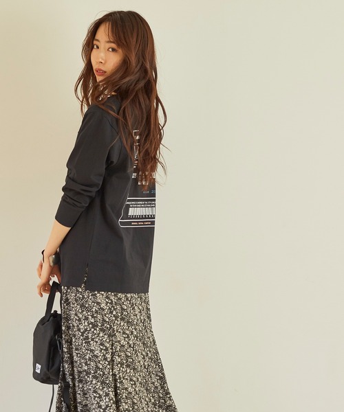 KANGOL EXTRA COMFORT（カンゴールエクストラコンフォート）の「バックプリントロゴ　ロングTシャツ（Tシャツ/カットソー・レディース・ライトベージュ/クリーム/ブラック/オフホワイト・M/L/LL）」の5枚目の写真