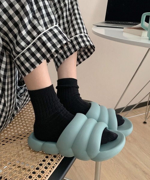 FREE BLUES(フリーブルース)の「やわらかシャワースリッパ 厚底(ルームシューズ/スリッパ・レディース・アイボリー/イエロー/ブラック/ピンク/グリーン/ダークグリーン/ブルー・S/L/M)」の6枚目の写真