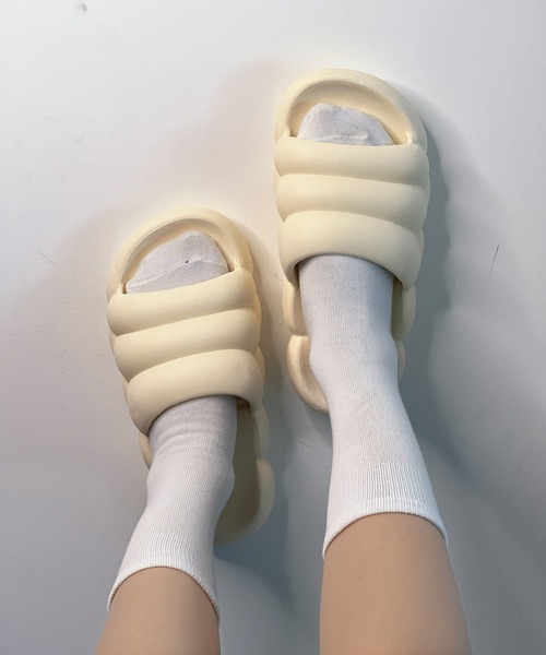 FREE BLUES(フリーブルース)の「やわらかシャワースリッパ 厚底(ルームシューズ/スリッパ・レディース・アイボリー/イエロー/ブラック/ピンク/グリーン/ダークグリーン/ブルー・S/L/M)」の3枚目の写真