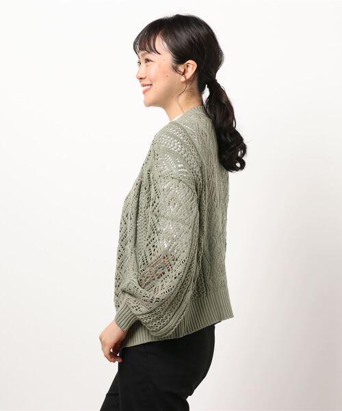 INNOCENT BLUE（イノセントブルー）の「【innocent blue/イノセントブルー】透かし柄  かぎ針編　Ｖネックカーデガン　ボリュームスリーブ　ドロップショルダー（カーディガン/ボレロ・レディース・ブルー/ライトグリーン/アイボリー/ブラック/ライトブラウン/ライトベージュ・MEDIUM）」の7枚目の写真
