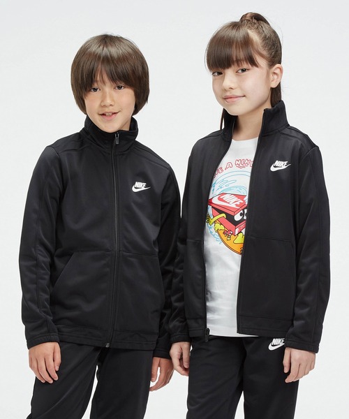 NIKE（ナイキ）の「ナイキ スポーツウェア ジュニアトラックスーツ / セットアップ / Nike Sportswear Big Kids' Tracksuit<130-170cm 展開>（セットアップ・キッズ・ブラック/ブラック系その他2/レッド/ネイビー/ブラック系その他3/パープル系その他/アッシュグレー・L/M/XS/XL/S/130/140/150/160/170）」の16枚目の写真