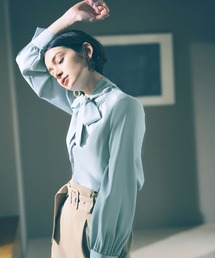 RUIRUE BOUTIQUE（ルイルエブティック）の「スカーフ柄＆無地ボウタイ付きブラウス（シャツ/ブラウス・レディース）」