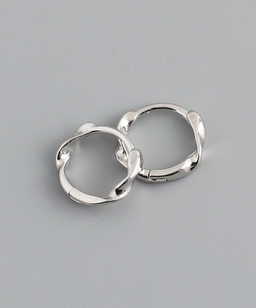 florist（フローリスト）の「【6種展開】小ぶりフープピアス（ピアス（両耳用）・レディース・ゴールド系その他2/シルバー系その他2/ゴールド系その他3/シルバー系その他3/ゴールド系その他4/シルバー系その他4/ゴールド系その他5/シルバー系その他5/ゴールド系その他6/シルバー系その他6/シルバー系その他7/ゴールド系その他7・FREE）」の4枚目の写真