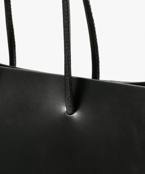 Ray BEAMS(レイビームス)の「YAHKI / ダブルフェイス A4 バッグ(トートバッグ・レディース・ブラック/オレンジ・ONE SIZE)」の3枚目の写真