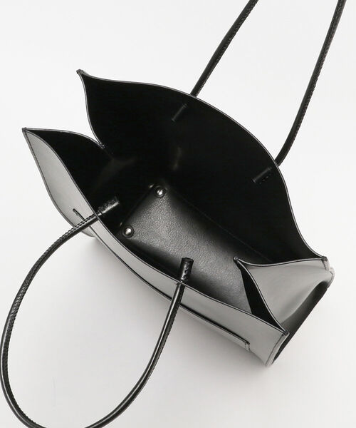 Ray BEAMS(レイビームス)の「YAHKI / ダブルフェイス A4 バッグ(トートバッグ・レディース・ブラック/オレンジ・ONE SIZE)」の8枚目の写真