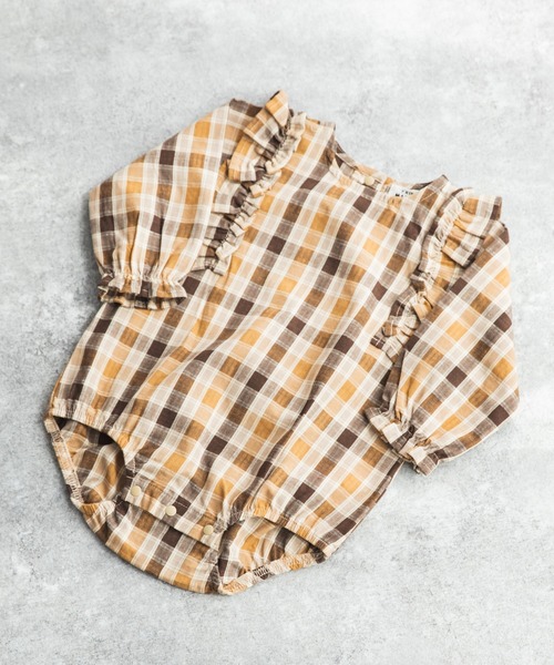 pairmanon（ペアマノン）の「【ベビー】フロントフリル長袖ロンパース（ロンパース・キッズ・ブルー/ライトグリーン/モスグリーン/モカ/ホワイト系その他/ベージュ系その他/ライトイエロー/オレンジ系その他/ブルーグリーン/グレイッシュベージュ/サーモンピンク/ホワイト系その他2/ホワイト系その他7/グレー系その他5/ベージュ系その他2/ベージュ系その他6/ベージュ系その他7/ブルー系その他2/ブルー系その他3・80/70）」の7枚目の写真