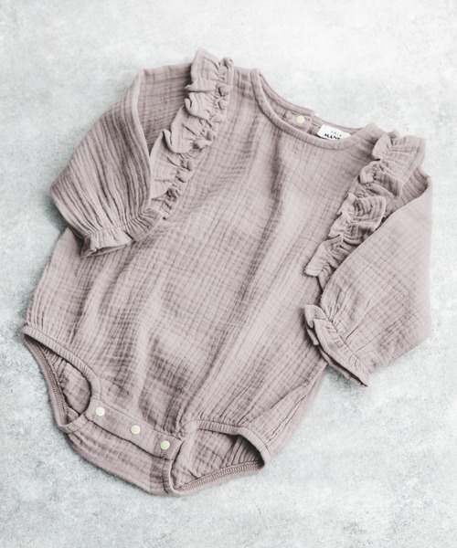 pairmanon（ペアマノン）の「【ベビー】フロントフリル長袖ロンパース（ロンパース・キッズ・ブルー/ライトグリーン/モスグリーン/モカ/ホワイト系その他/ベージュ系その他/ライトイエロー/オレンジ系その他/ブルーグリーン/グレイッシュベージュ/サーモンピンク/ホワイト系その他2/ホワイト系その他7/グレー系その他5/ベージュ系その他2/ベージュ系その他6/ベージュ系その他7/ブルー系その他2/ブルー系その他3・80/70）」の8枚目の写真
