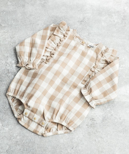 pairmanon（ペアマノン）の「【ベビー】フロントフリル長袖ロンパース（ロンパース・キッズ・ブルー/ライトグリーン/モスグリーン/モカ/ホワイト系その他/ベージュ系その他/ライトイエロー/オレンジ系その他/ブルーグリーン/グレイッシュベージュ/サーモンピンク/ホワイト系その他2/ホワイト系その他7/グレー系その他5/ベージュ系その他2/ベージュ系その他6/ベージュ系その他7/ブルー系その他2/ブルー系その他3・80/70）」の5枚目の写真