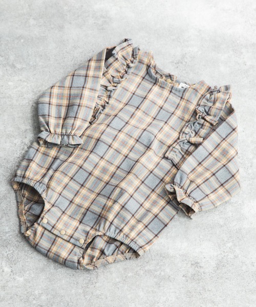 pairmanon（ペアマノン）の「【ベビー】フロントフリル長袖ロンパース（ロンパース・キッズ・ブルー/ライトグリーン/モスグリーン/モカ/ホワイト系その他/ベージュ系その他/ライトイエロー/オレンジ系その他/ブルーグリーン/グレイッシュベージュ/サーモンピンク/ホワイト系その他2/ホワイト系その他7/グレー系その他5/ベージュ系その他2/ベージュ系その他6/ベージュ系その他7/ブルー系その他2/ブルー系その他3・80/70）」の17枚目の写真