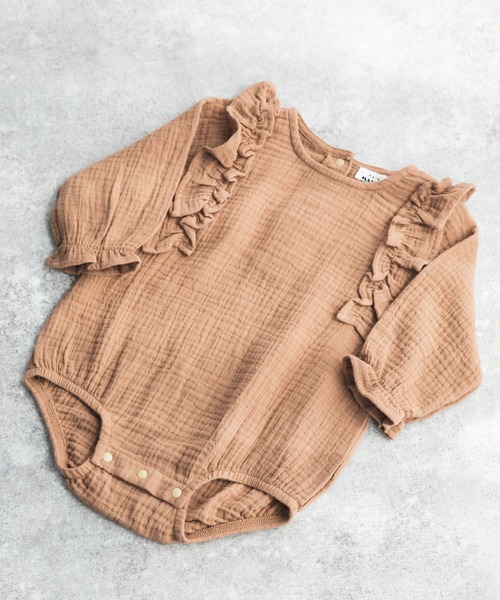 pairmanon（ペアマノン）の「【ベビー】フロントフリル長袖ロンパース（ロンパース・キッズ・ブルー/ライトグリーン/モスグリーン/モカ/ホワイト系その他/ベージュ系その他/ライトイエロー/オレンジ系その他/ブルーグリーン/グレイッシュベージュ/サーモンピンク/ホワイト系その他2/ホワイト系その他7/グレー系その他5/ベージュ系その他2/ベージュ系その他6/ベージュ系その他7/ブルー系その他2/ブルー系その他3・80/70）」の6枚目の写真