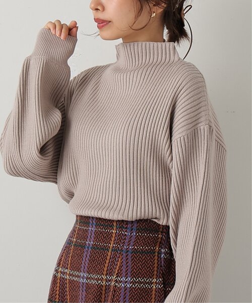 frames RAY CASSIN（フレームスレイカズン）の「ボリュームスリーブボトルネックプルオーバー（ニット/セーター・レディース・ブラック/オフホワイト/オリーブ/イエロー/ブルー/グリーン/ラベンダー/ワイン/グレイッシュベージュ/ブラック系/ベージュ/バイオレット/ライトカーキ/キャメル/マスタード/ミント/イエロー系・FREE）」の4枚目の写真