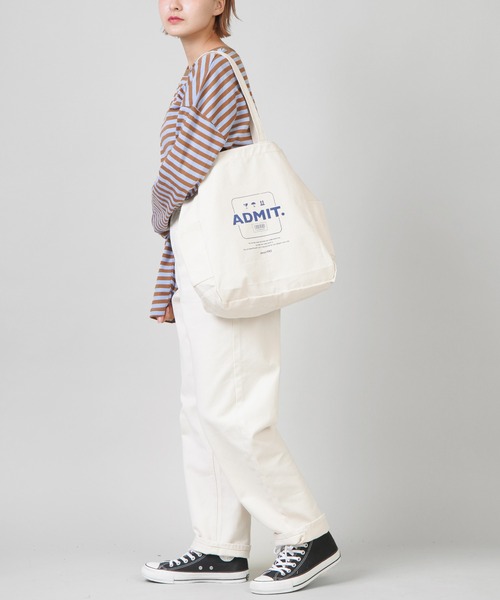 SPINNS(スピンズ)の「ロゴデザインキャンバストートバッグ(トートバッグ・レディース・ホワイト×ブルー/ブルー・ONESIZE)」の15枚目の写真