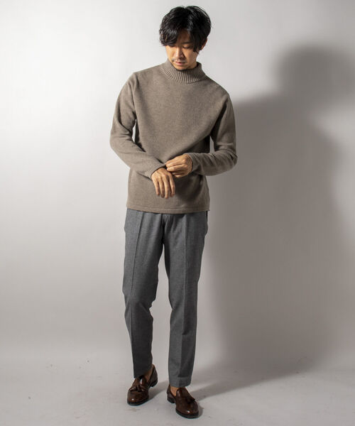 Stutostein Nolley's(シュテットシュタインノーリーズ)の「モックネック プルオーバーニット 日本製 (※無地も柄も上品に決まる一枚着ニット)(ニット/セーター・メンズ・ブラウン系その他3/ベージュ/ネイビー系3/ブラック・M/L/XL/LARGE/X-LARGE/MEDIUM)」の5枚目の写真