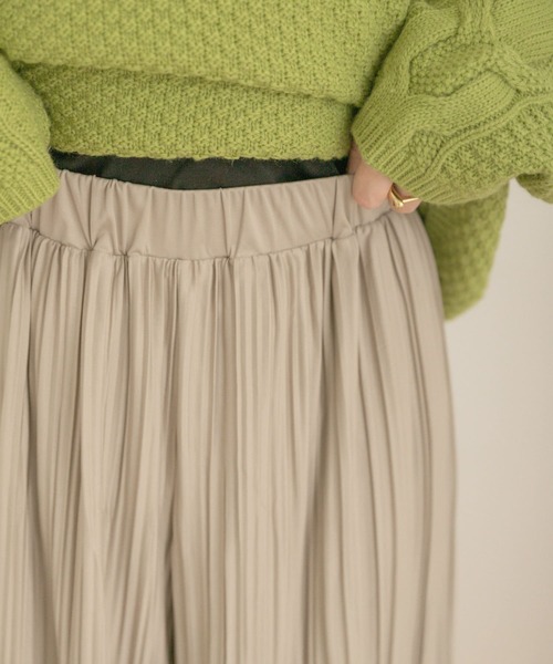 ITEMS URBANRESEARCH（アイテムズ アーバンリサーチ）の「プリーツワイドパンツ（その他パンツ・レディース・ブラック/ブルー/グレー系その他/オリーブ・FREE）」の8枚目の写真