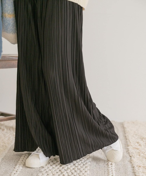 ITEMS URBANRESEARCH（アイテムズ アーバンリサーチ）の「プリーツワイドパンツ（その他パンツ・レディース・ブラック/ブルー/グレー系その他/オリーブ・FREE）」の17枚目の写真