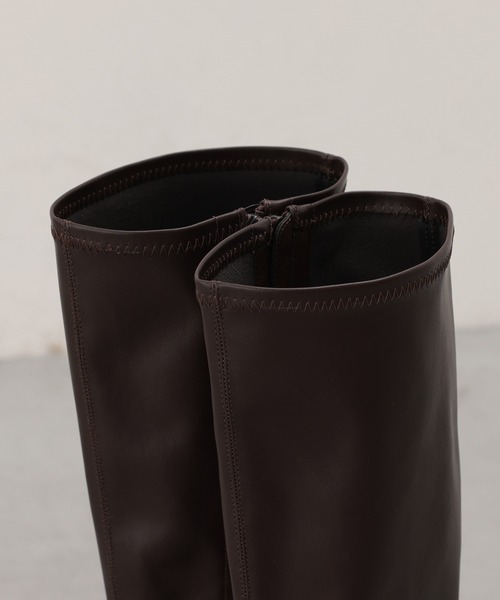 Chico(チコ)の「フェイクレザーストレッチ厚底ロングブーツ(ブーツ・レディース・ブラック/ブラウン・SMALL/MEDIUM/LARGE)」の17枚目の写真