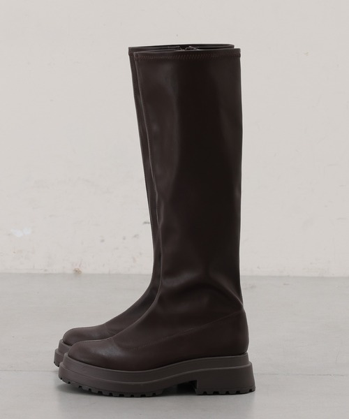 Chico(チコ)の「フェイクレザーストレッチ厚底ロングブーツ(ブーツ・レディース・ブラック/ブラウン・SMALL/MEDIUM/LARGE)」の4枚目の写真