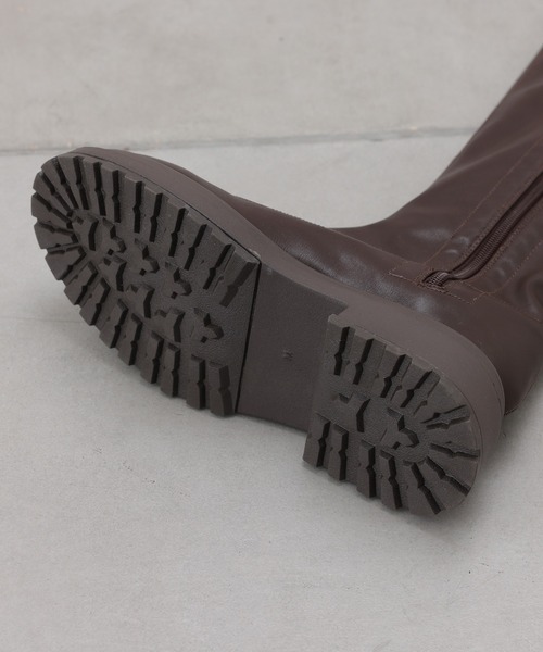 Chico(チコ)の「フェイクレザーストレッチ厚底ロングブーツ(ブーツ・レディース・ブラック/ブラウン・SMALL/MEDIUM/LARGE)」の7枚目の写真