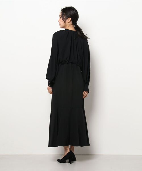 archives（アルシーヴ）の「ショートボリュームカーディガン×キャミワンピース（ワンピース・レディース・オフホワイト/ブラック/ベージュ・MEDIUM）」の4枚目の写真