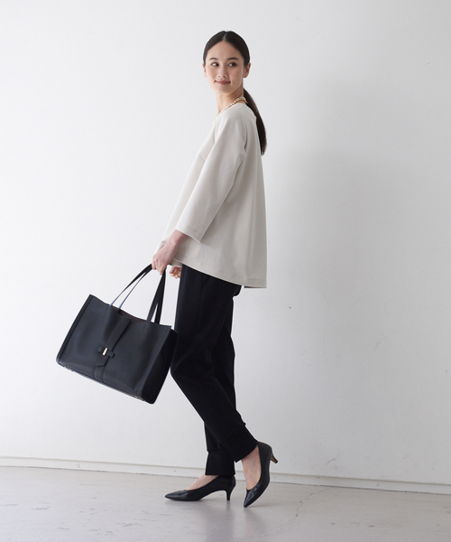 qualite(カリテ)の「【WEB・一部店舗限定】ポンチバックタックプルオーバー(Tシャツ/カットソー・レディース・ベージュ/ブラック・フリー)」の17枚目の写真