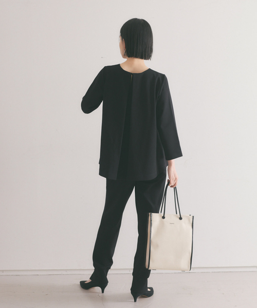 qualite(カリテ)の「【WEB・一部店舗限定】ポンチバックタックプルオーバー(Tシャツ/カットソー・レディース・ベージュ/ブラック・フリー)」の15枚目の写真