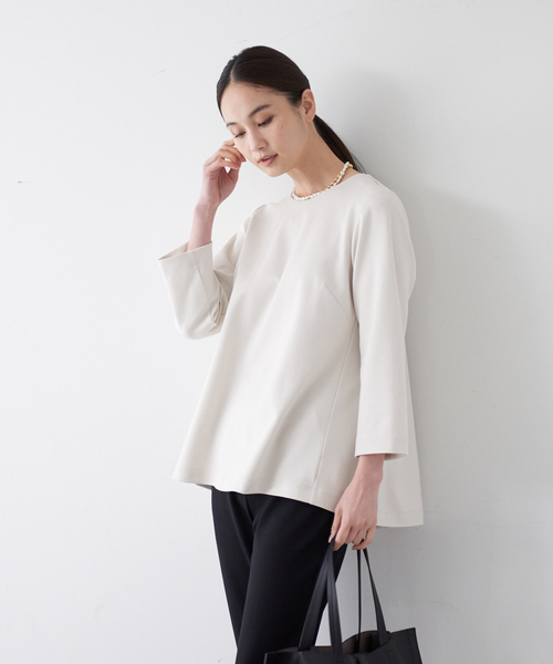 qualite(カリテ)の「【WEB・一部店舗限定】ポンチバックタックプルオーバー(Tシャツ/カットソー・レディース・ベージュ/ブラック・フリー)」の11枚目の写真