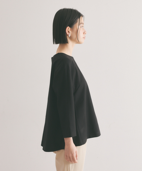 qualite(カリテ)の「【WEB・一部店舗限定】ポンチバックタックプルオーバー(Tシャツ/カットソー・レディース・ベージュ/ブラック・フリー)」の9枚目の写真