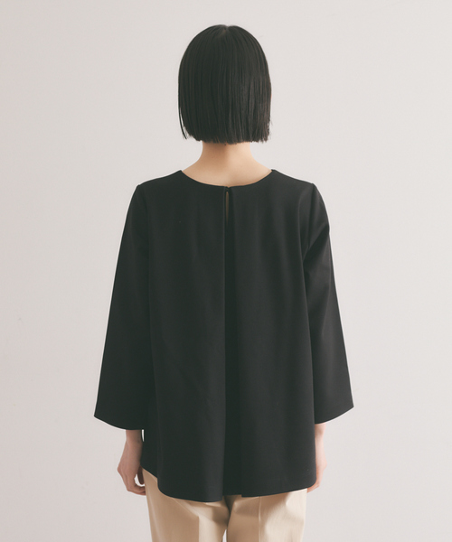 qualite(カリテ)の「【WEB・一部店舗限定】ポンチバックタックプルオーバー(Tシャツ/カットソー・レディース・ベージュ/ブラック・フリー)」の8枚目の写真