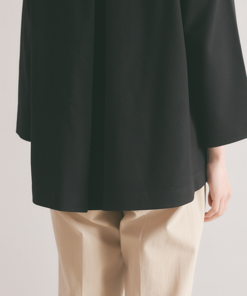 qualite(カリテ)の「【WEB・一部店舗限定】ポンチバックタックプルオーバー(Tシャツ/カットソー・レディース・ベージュ/ブラック・フリー)」の6枚目の写真