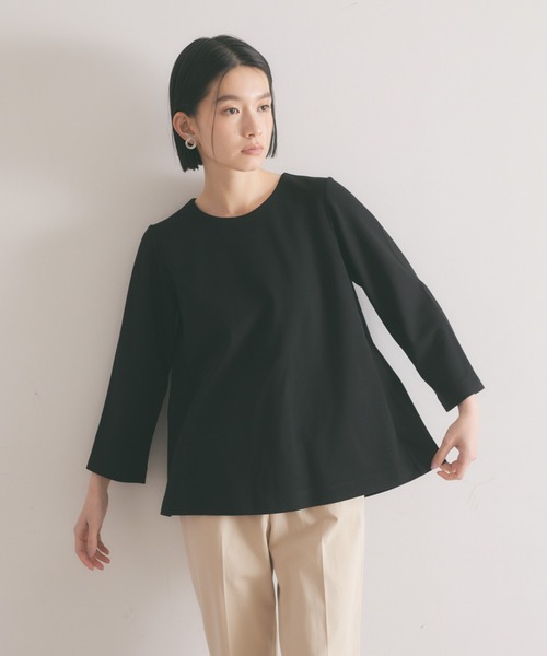 qualite(カリテ)の「【WEB・一部店舗限定】ポンチバックタックプルオーバー(Tシャツ/カットソー・レディース・ベージュ/ブラック・フリー)」の1枚目の写真