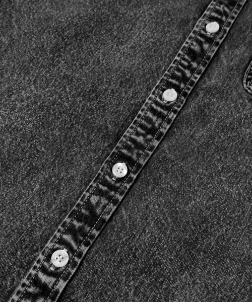 X-girl（エックスガール）の「CHEMICAL WASH DENIM FACE EMBROIDERY S/S SHIRT/ケミカルウォッシュデニム　FACE刺繍シャツ（シャツ/ブラウス・レディース・ブラック/インディゴブルー・M/S）」の14枚目の写真