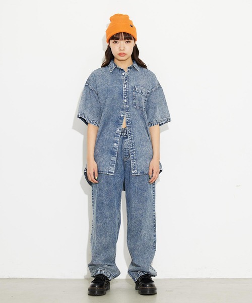 X-girl（エックスガール）の「CHEMICAL WASH DENIM FACE EMBROIDERY S/S SHIRT/ケミカルウォッシュデニム　FACE刺繍シャツ（シャツ/ブラウス・レディース・ブラック/インディゴブルー・M/S）」の19枚目の写真