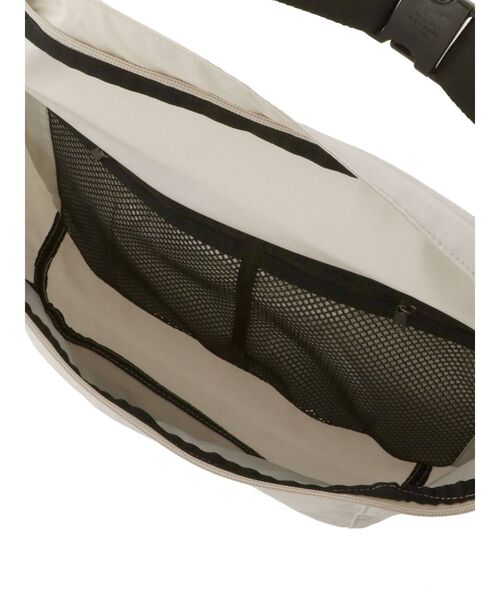 NIKE（ナイキ）の「【NIKE】Tech Hip Pack（ボディバッグ/ウエストポーチ・レディース・ホワイト/ブラック・FREE）」の6枚目の写真