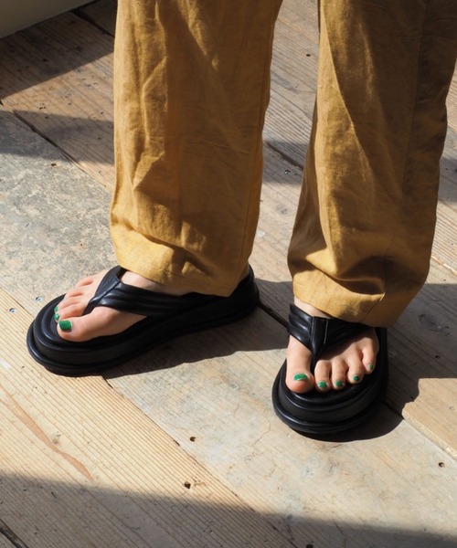 cepo(セポ)の「ボリュームトングサンダル(サンダル・レディース・ブラック/ホワイト×ホワイト/ホワイト×ブラック・M/L)」の9枚目の写真