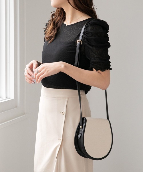 Heather(ヘザー)の「パイピングキャンバスショルダ- 285053(ショルダーバッグ・レディース・ブラック/アイボリー・ONE SIZE)」の3枚目の写真