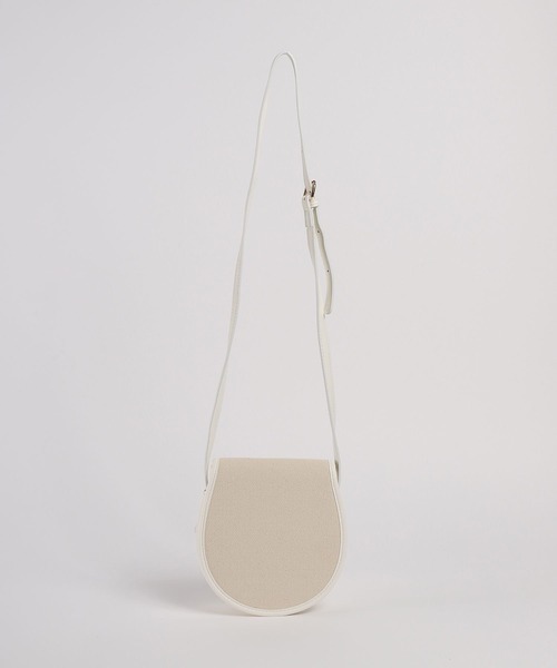 Heather(ヘザー)の「パイピングキャンバスショルダ- 285053(ショルダーバッグ・レディース・ブラック/アイボリー・ONE SIZE)」の11枚目の写真